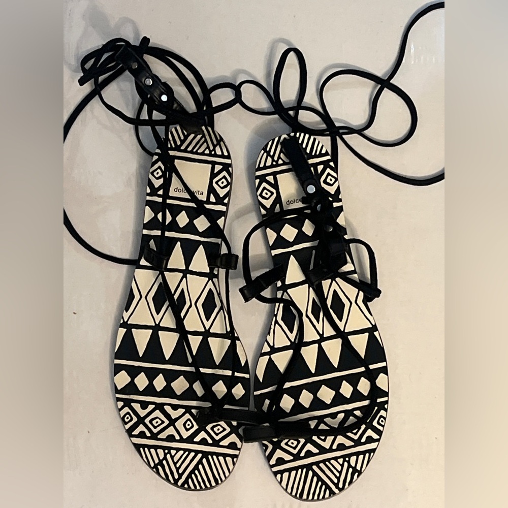 Dolce Vita Monochrome Geometric Wrap Around Sandals Sz 8.5